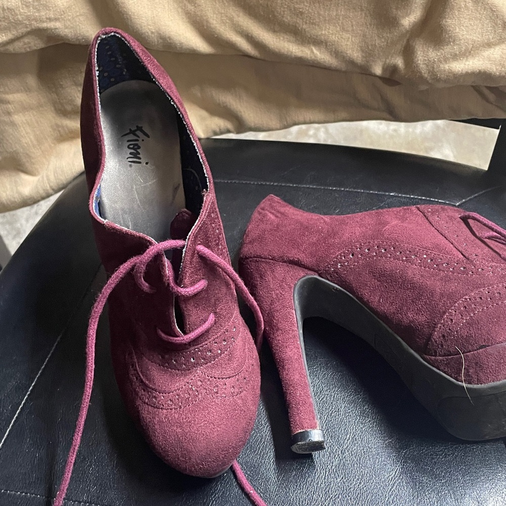 FIONI Clothing Women's Burgundy Suede Mule